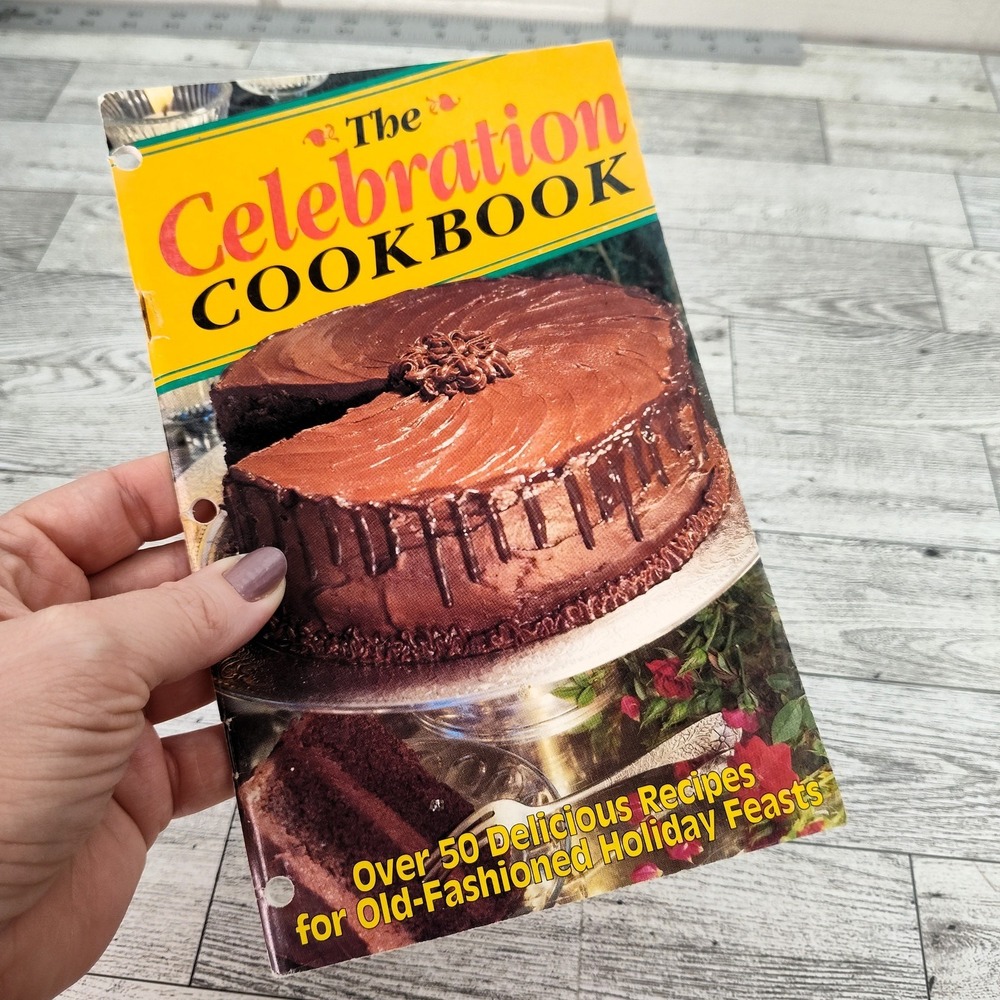 Celebration Cookbook‎ Booklet 50 Old Fashioned Holiday Dessert Recipes 1992
